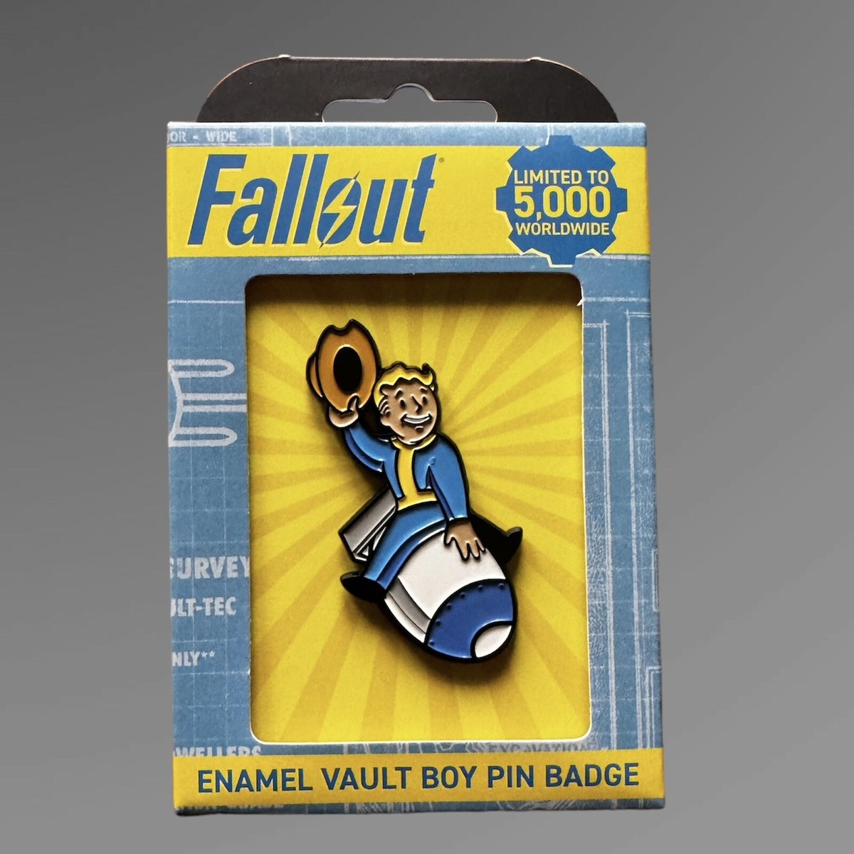 Fallout Vault Boy 暗闇で光るエディション ゴールドラベル Amazon.com: McFarlane Fallout Vault Boy Glow in The Dark