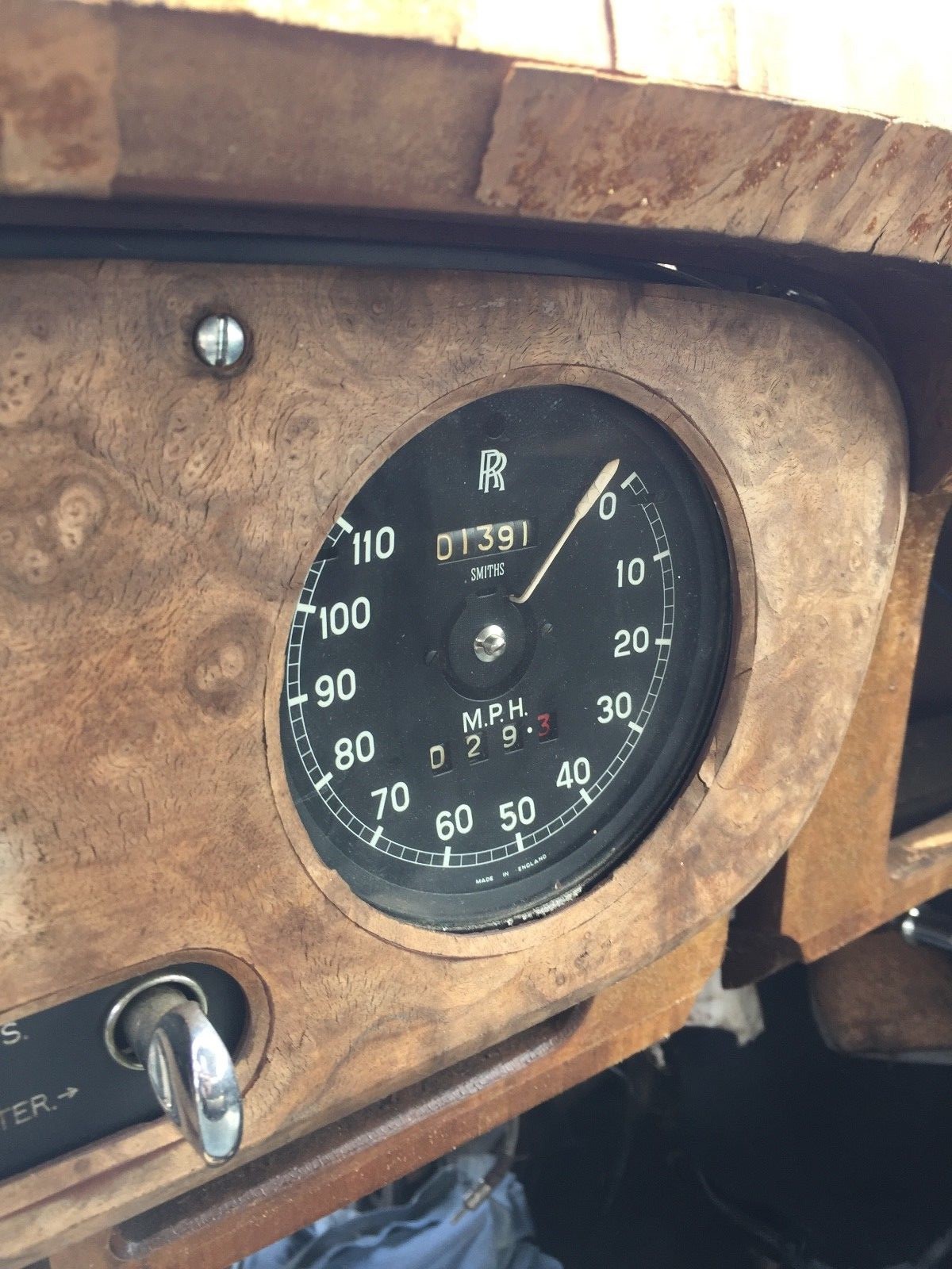 ROLLS ROYCE SILVER CLOUD SPEEDOMETER. THE WORLD'S LARGEST USED BENTLEY INVENTORY