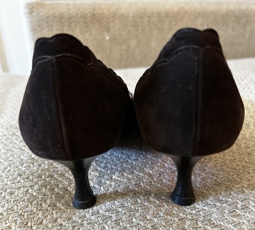 Manolo Blahnik Brown Suede Heels Pumps Scalloped Edge Sz 38.5/8 US Made In Italy - Picture 7 of 9