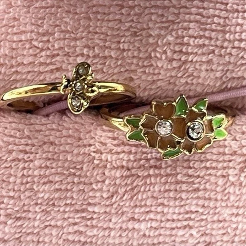 Juicy Couture Set of Two Rings Goldtone enamel pink Flower Bumblebee Sz 6.25 - Image 4 of 4