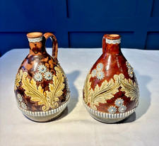 Paar englische Royal Doulton Krüge aus salzglasiertem Steinzeug