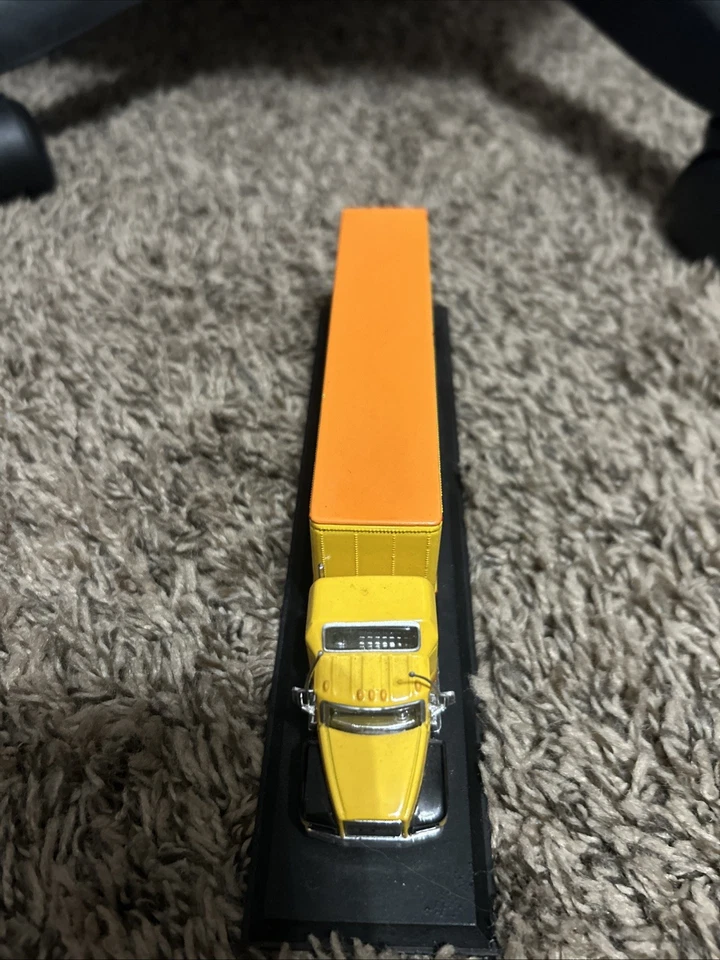 MIB MATCHBOX 1:87 HARLEY DAVIDSON 1948 PANHEAD MACK SEMI TRUCK TRAILER COA CCY05 - Image 2 of 4