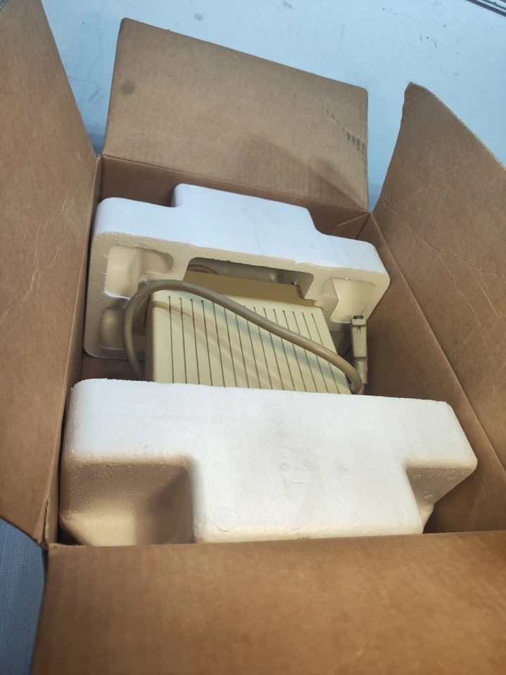 Apple Disk IIc External Disc Drive Original Box