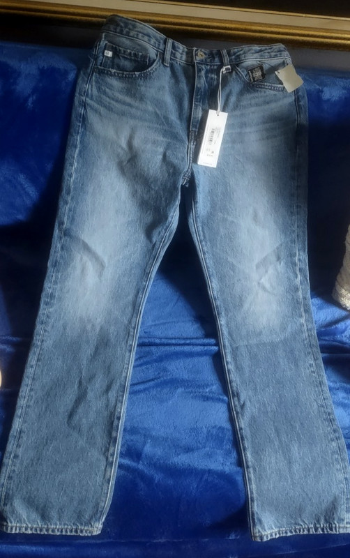AG Los Angeles The Boyfriend  Acid Wash Jeans NWT Size 26 See Measurements