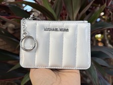 Michael Kors Jet Set Viaje SM Moneda Identificación Llavero Cartera Acolchada Patente Blanca