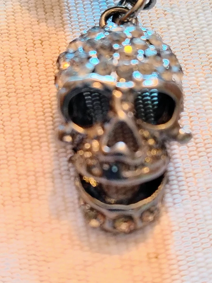 Pendientes colgantes calavera gótica cristal estrás pavé tono plata Halloween punk Foto 2 de 4