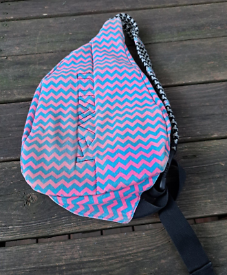 KAVU Original Rope Sling Bag Backpack Crossbody Chevron  display picture 3