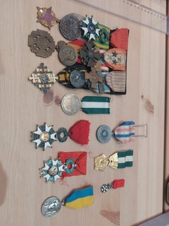 Un Lot De Medailles Anciennes