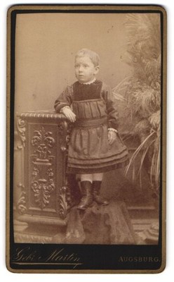 Fotografie Gebr. Martin, Augsburg, Bahnhofstr., Portrait blondes Mädchen im hüb 
