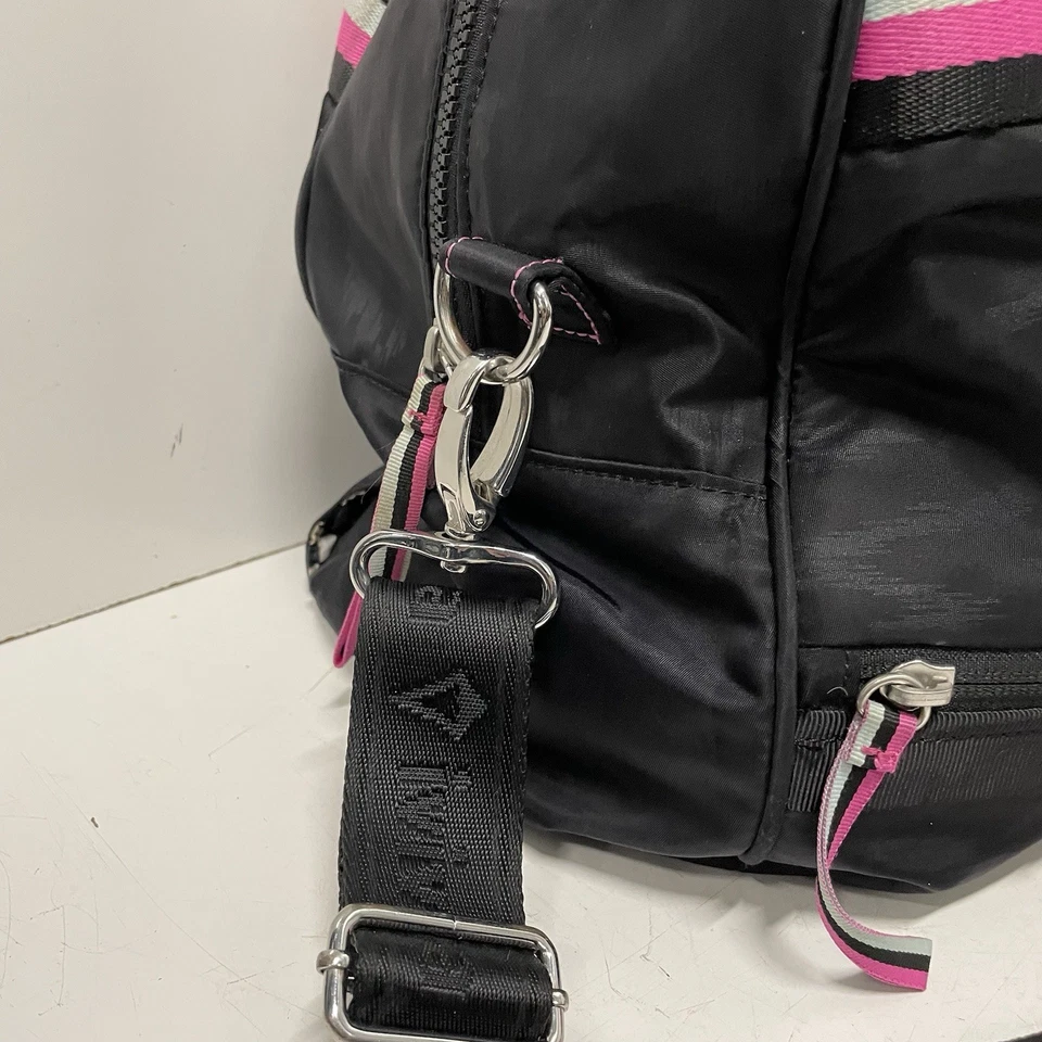 Bolsa de viagem Lululemon Ivivva Got Game nylon preta média academia durante a noite 17"" - Imagem 4 de 4