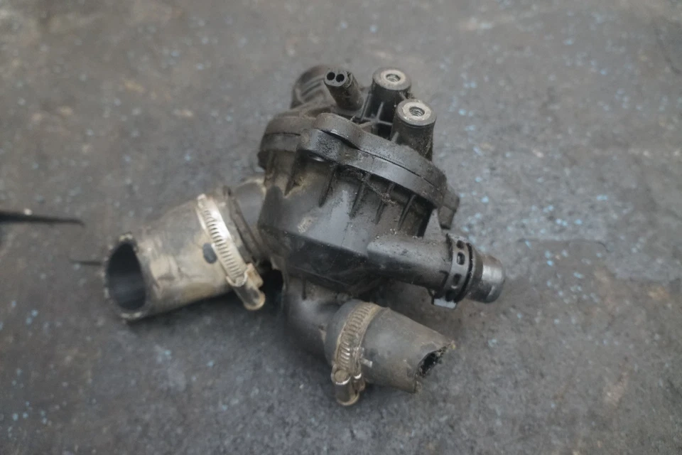 Unidade de carcaça de termostato 3.0l 11537550172 fabricante de equipamento original BMW X5 X6 E70 E71 2007-10 - Imagem 2 de 4