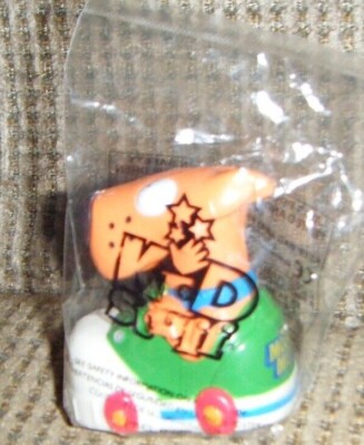 2000 DOG IN GREEN TENNIS SHOE TOY Motor Mutts Kids Stuff MIP 