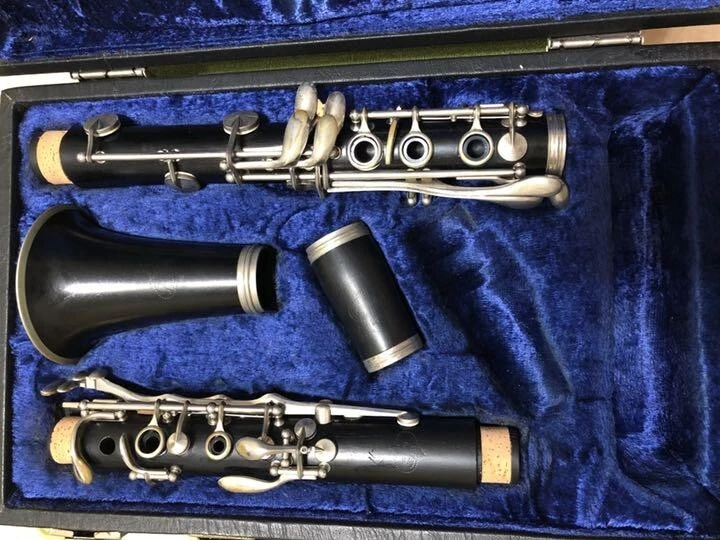Buffet Crampon E11 Bb Clarinet with Hard Case Reed All Pads Corks