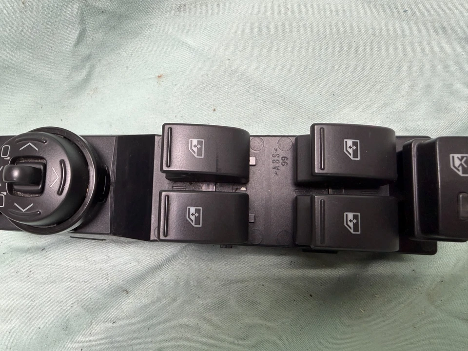 Interruptor de ventana principal de la puerta del conductor delantero Cadillac STS 2005-2011 OEM 25746448 Foto 3 de 4