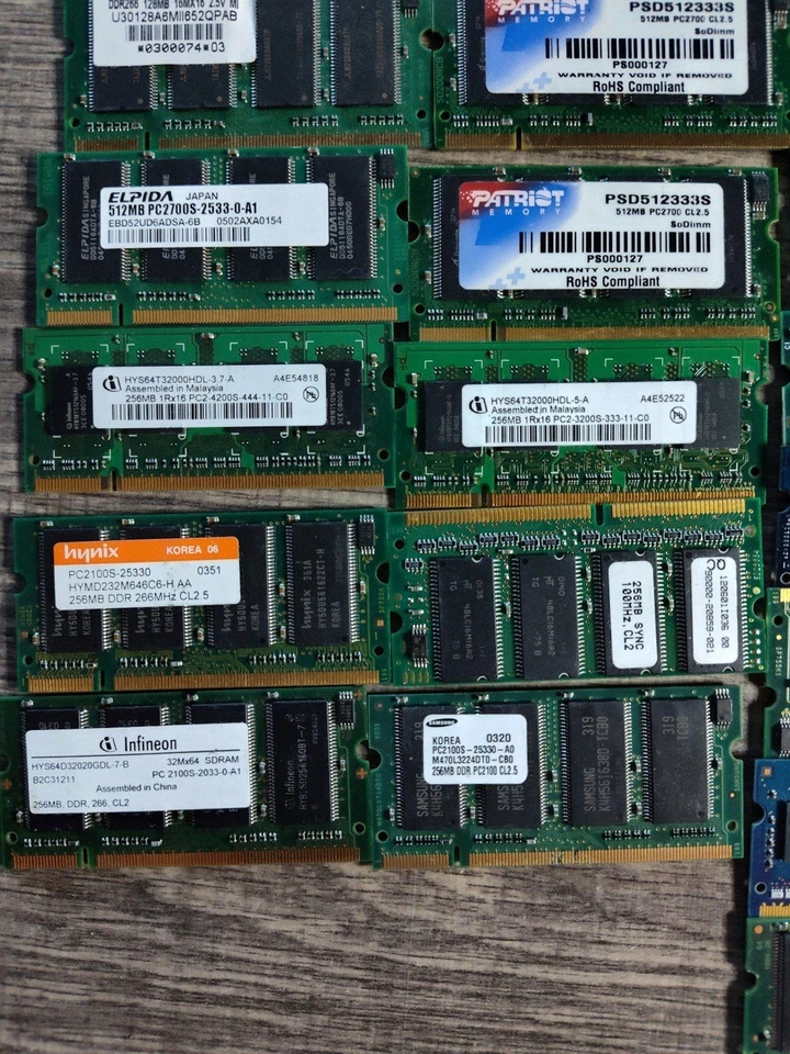 Lot Of 57 Assorted Computer PC Memory Sticks Samsung, Kingston ,Hynix, Crucial - Image 3 of 4