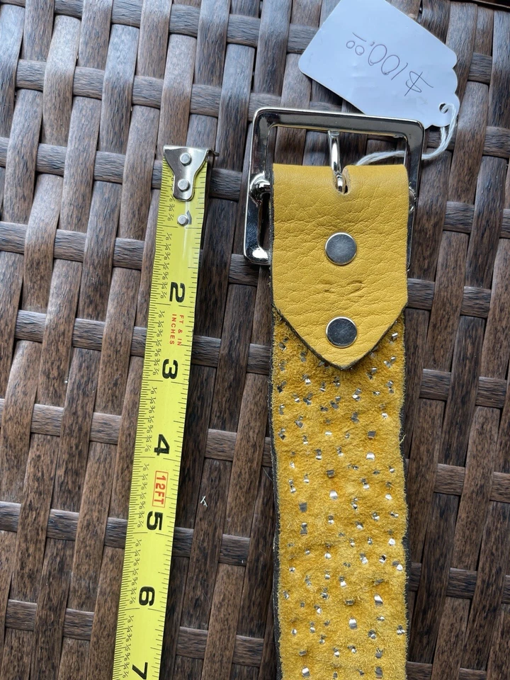 Auténtico cuero de búfalo mostaza JOED, tachuelas plateadas y pedrería vintage 32 Foto 2 de 4