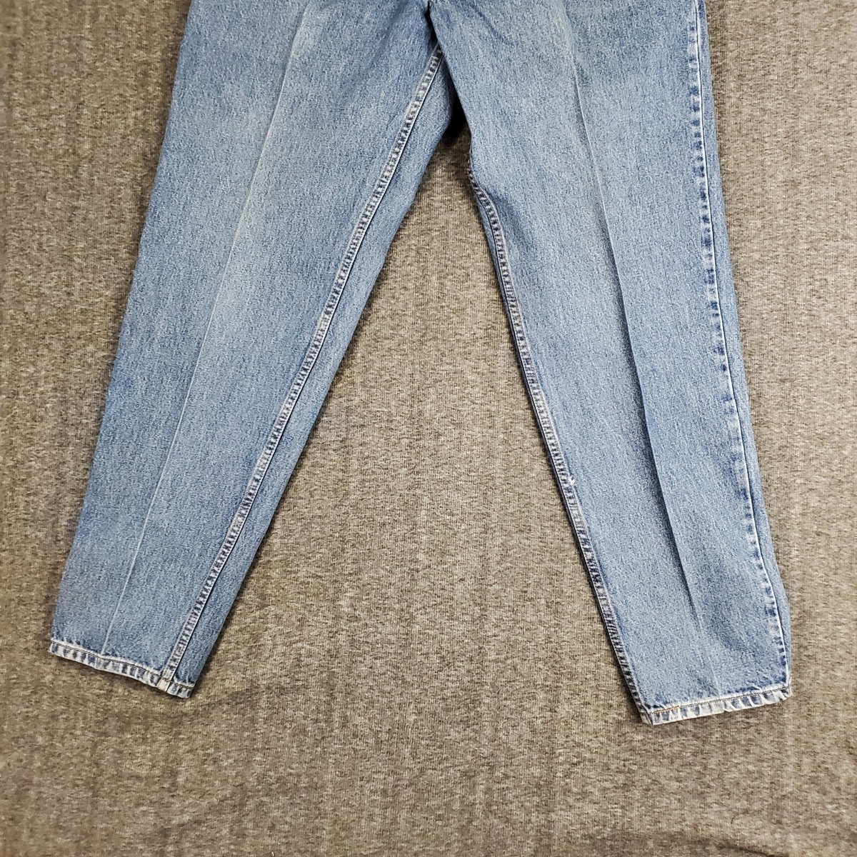 Vintage Levi's 560 Jeans Men's Size 38x34 Loose Fit Tapered Leg