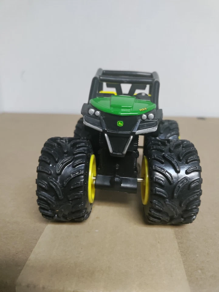 John Deere Gator Rsx860I 4X4 2016 verde amarillo 1:32 británico. Foto 3 de 4