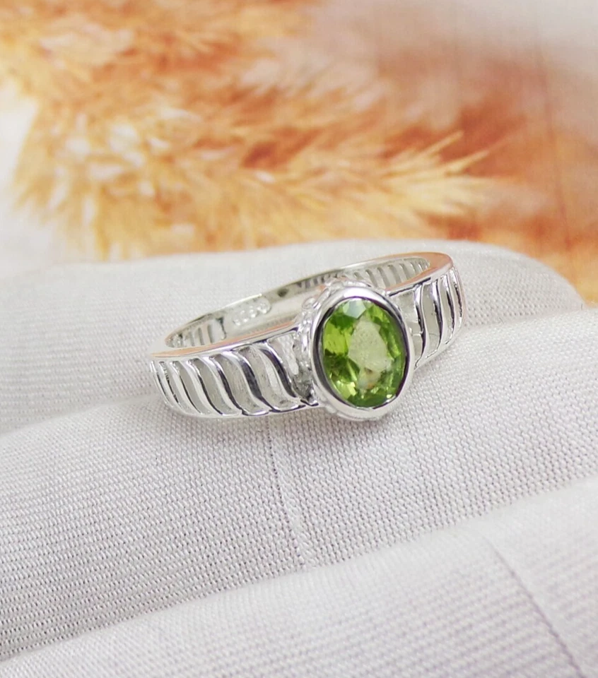 Men’s Size 8 US 925 Silver Ring Stylish Design Band Natural Peridot Gemstone - Image 2 of 4