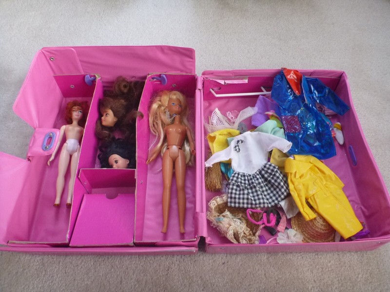 Vtg 1993 Mattel Barbie Doll Pink Fashion Vinyl Carry Case, dolls, raincoats, etc
