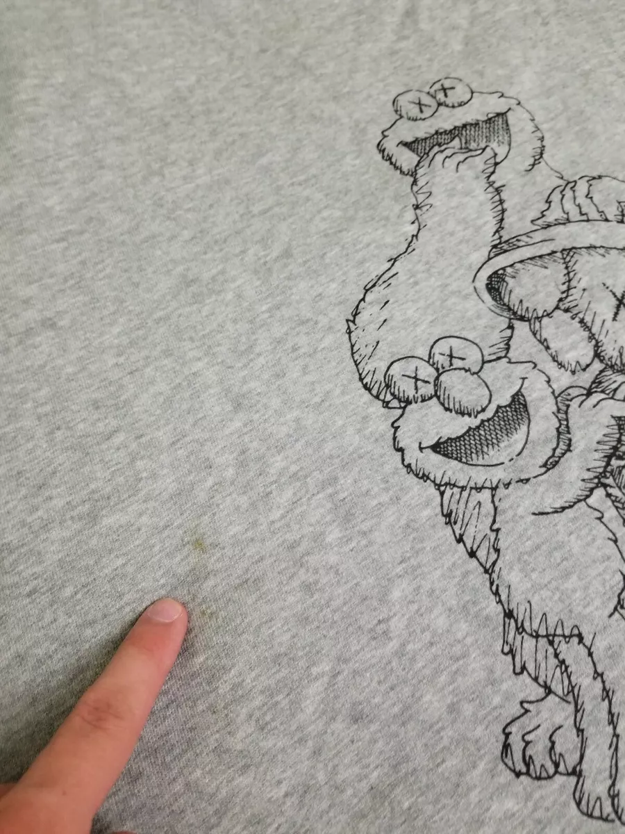 Sudadera Kaws Uniqlo Plaza S samo Cuello Redondo Gris Compa ero Basura Lata XL