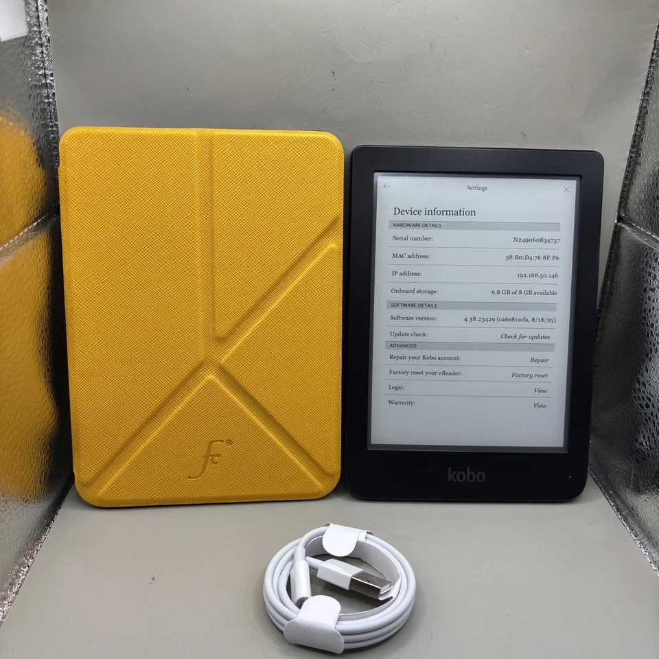 Kobo Clara HD 6" 8GB Touch Screen e-Reader - Black With cover case bundle - Image 2 of 4