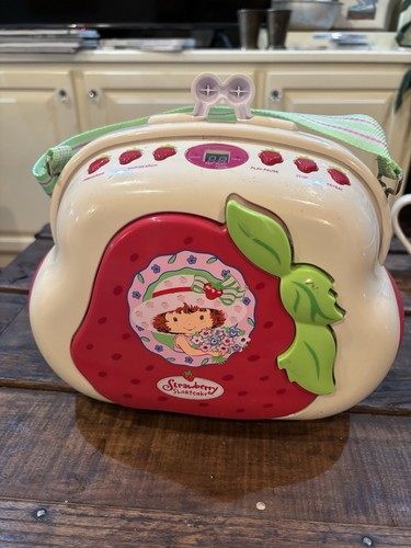 Vintage Strawberry Shortcake AM/FM Radio CD Player 2005 Y2K Collectible Boombox