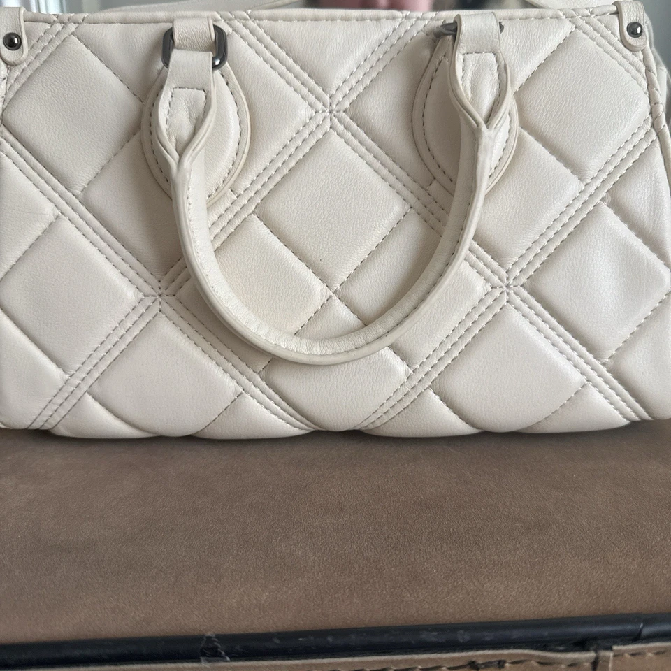 Nuevo Bolso Bandolera Betsey Johnson Corazón Tiza Tachonado Xox BM30110 Foto 2 de 2