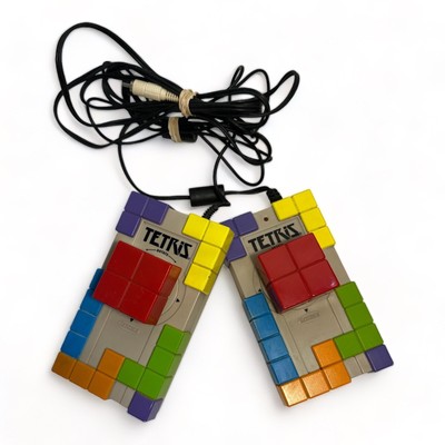 Radica TETRIS Two Player TV Plug and Play Video Game 2 Controllers Vintage 2003