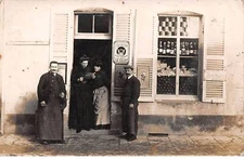 75 - n°87119 - PARIS - Men, and women in front of a business - Advertising Le C