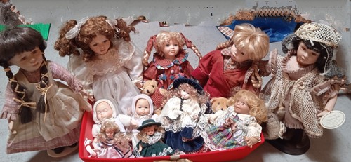 9 bambole di porcellana da collezione - Foto 2 di 7