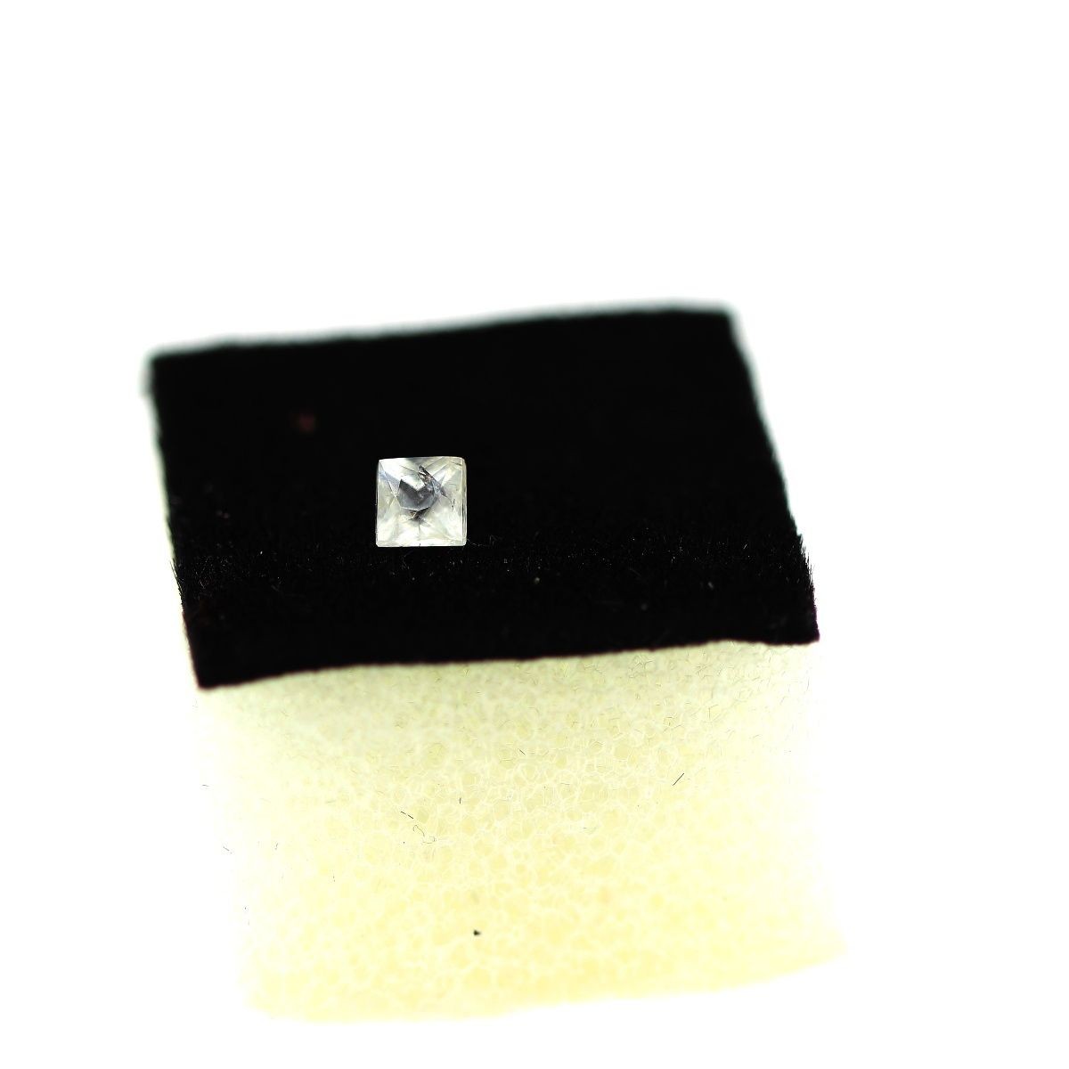 Magnésite brésilienne 0.21 cts pureté VS symbole d'harmonie naturelle