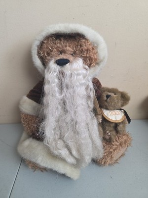 Boyd Bears ''OMEGA T LEGACY AND ALPHA'' bear #200099 With The 2000 Baby No Watch