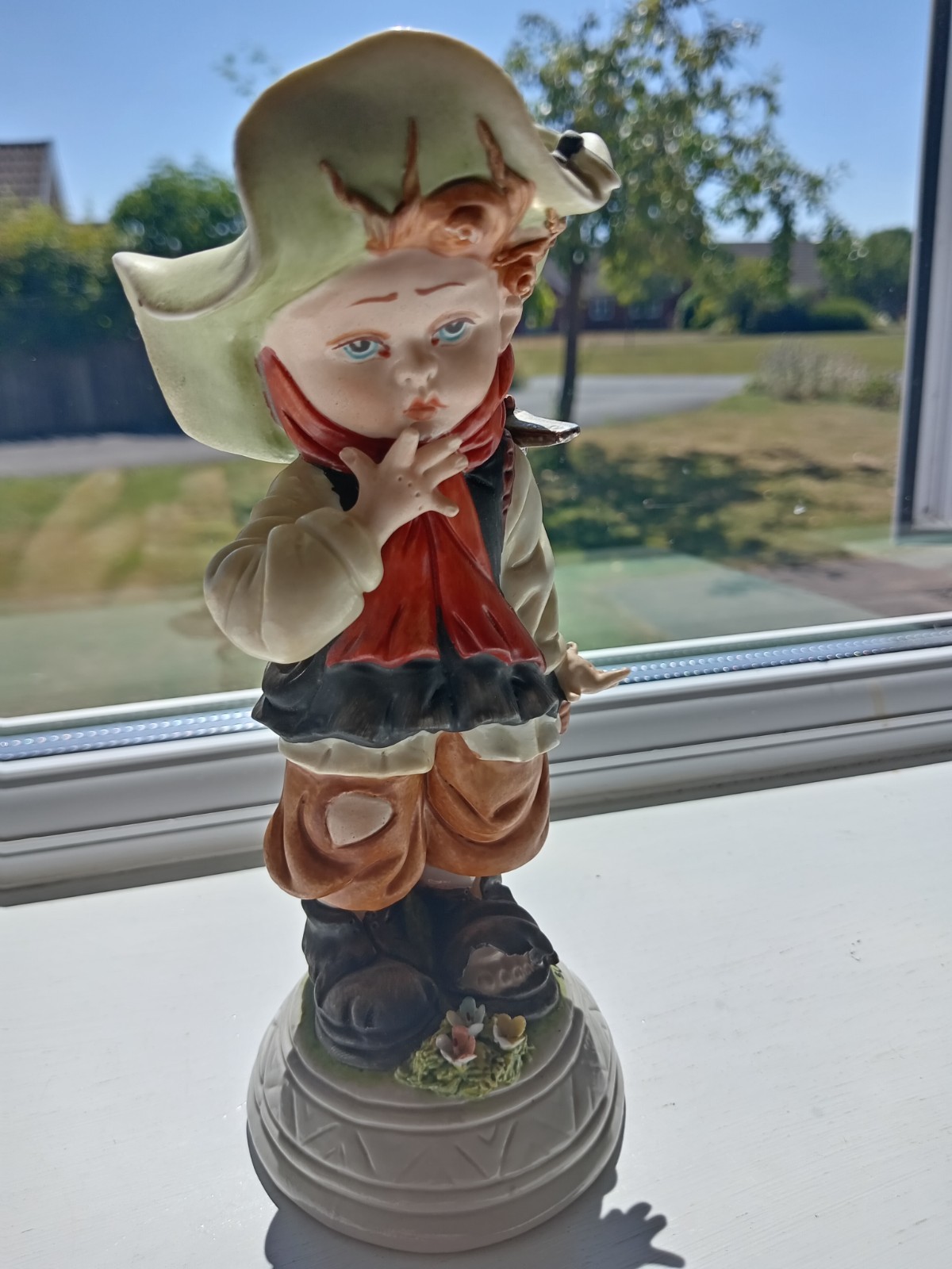 17 Zentimeter Capodimonte Junge mit Spitzhacke Porzellanfigur, signiert Scarpone.