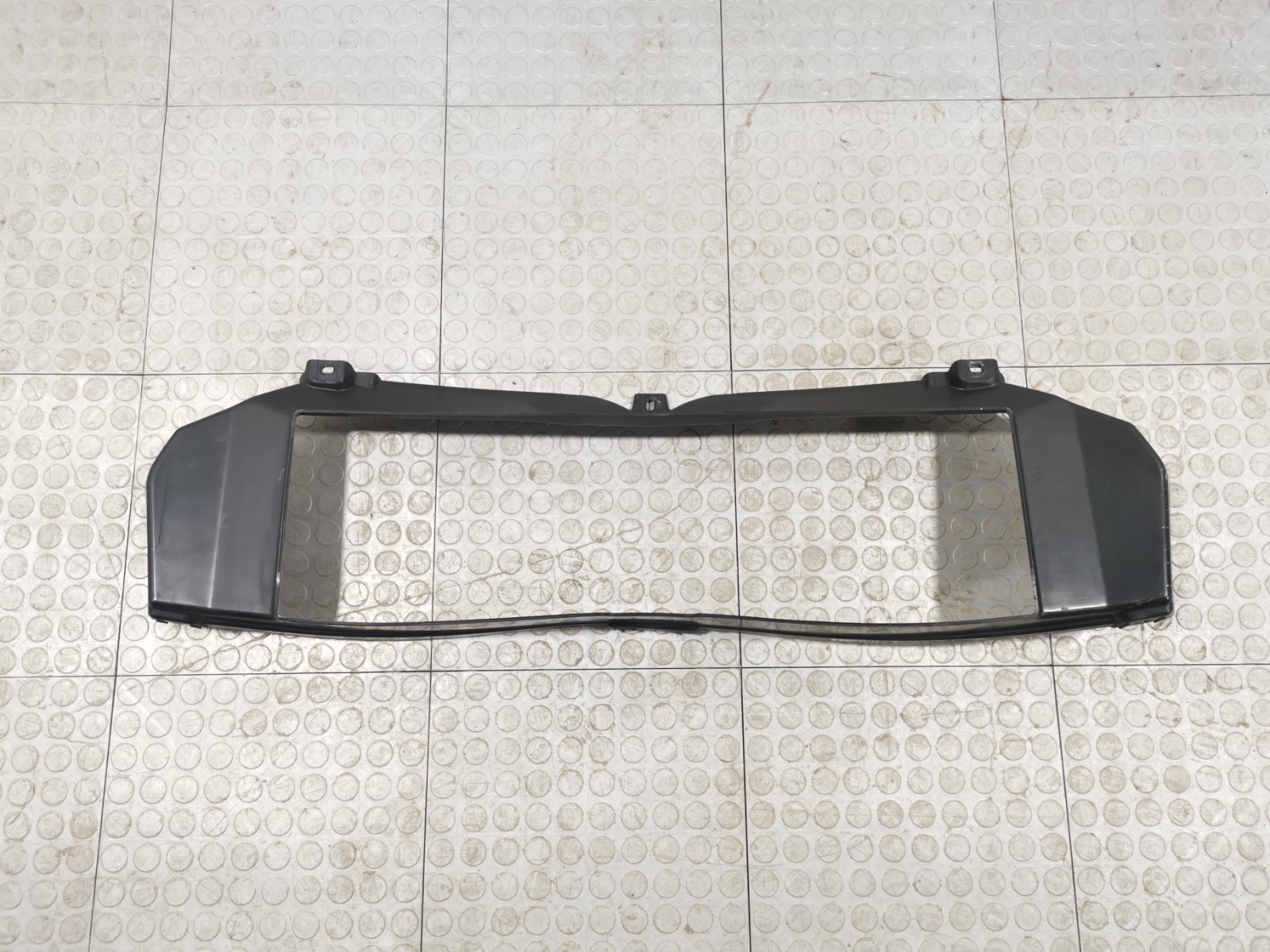 Maserati Levante 3.0 L AWD 2017 Front Center Radiator Air Guide Duct Panel OEM