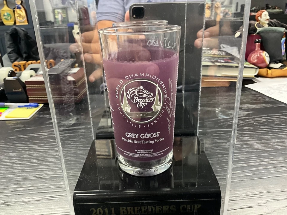 Vaso Breeders Cup 2011 firmado por Mike Smith Foto 4 de 4