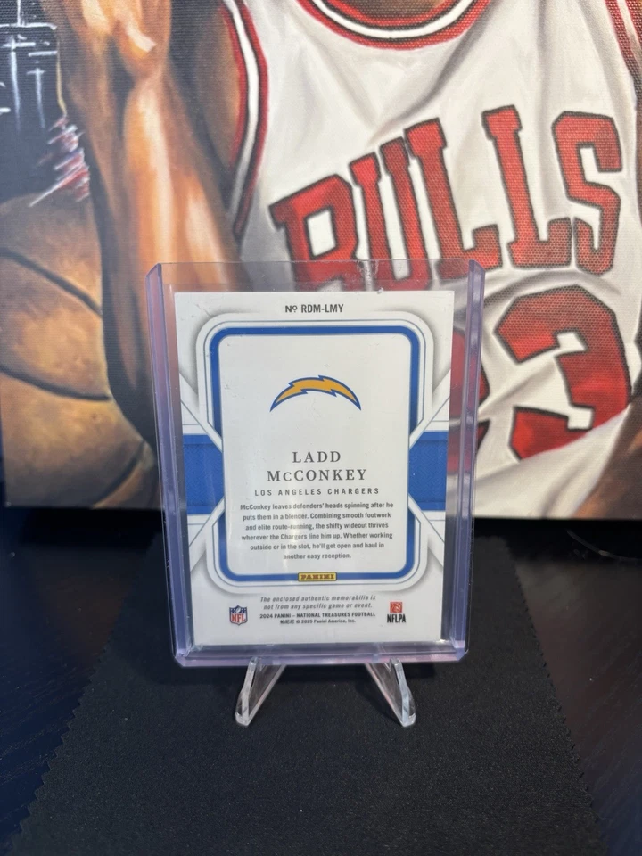 Parche doble National Treasures Ladd McConkey 2024/35 cargadores de novato radiocontrol Foto 2 de 3