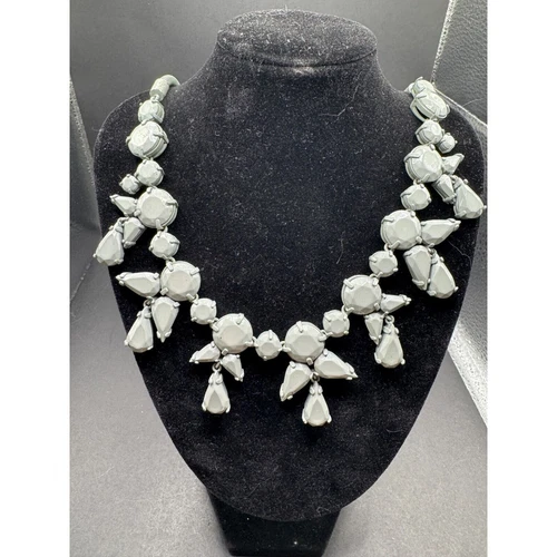 VETEMENTS J. Collana catena tono oro dichiarazione bavaglino grosso pietra grigio opaco firmata Crew