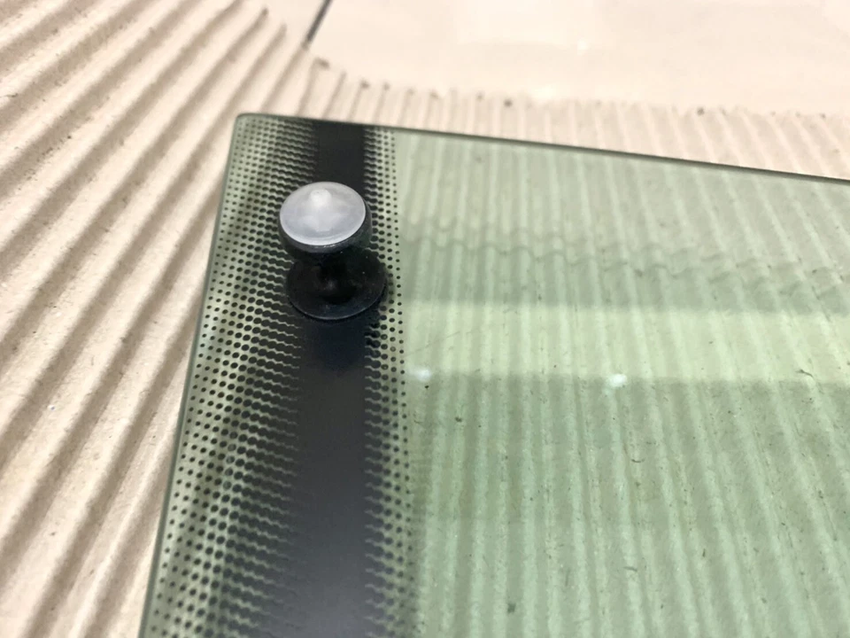 Genuine 4A0845021A Front Left Window For AUDI A100 - Image 3 of 4