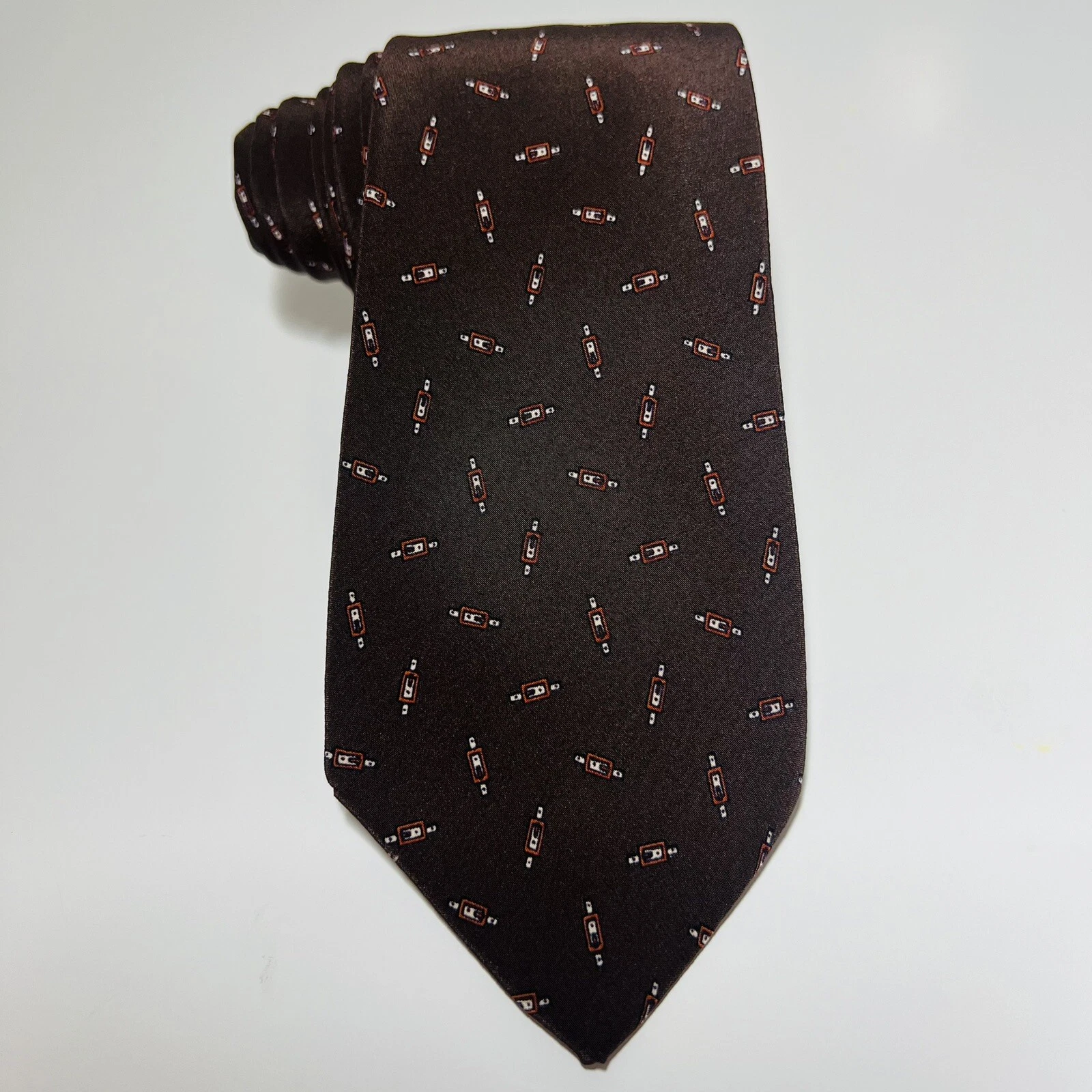 Rare cravate en soie marron vintage Gucci avec design orange et blanc ceinture et boucle imprimée 56x3”