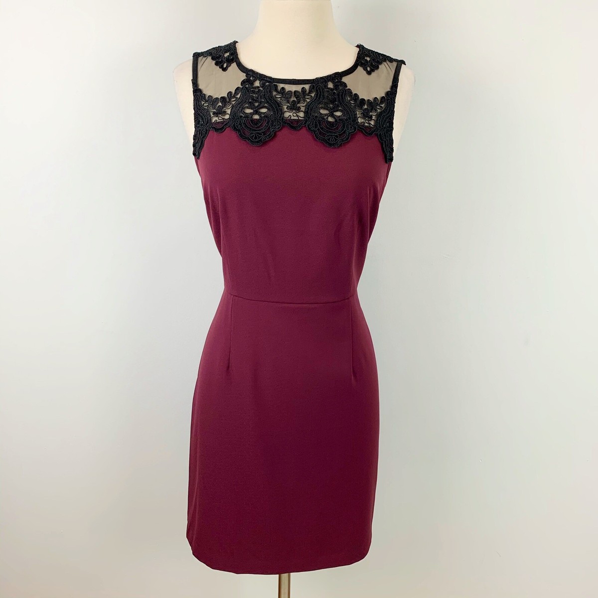 Forever 21 Elegant Black Top Lace Burgundy Sleeveless Lined Dress, Size  Medium