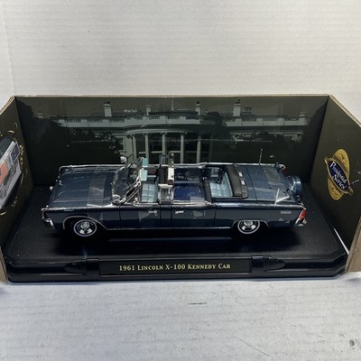 Road Signature Lincoln X-100 Kennedy Limousine 1:24 Car - Blue