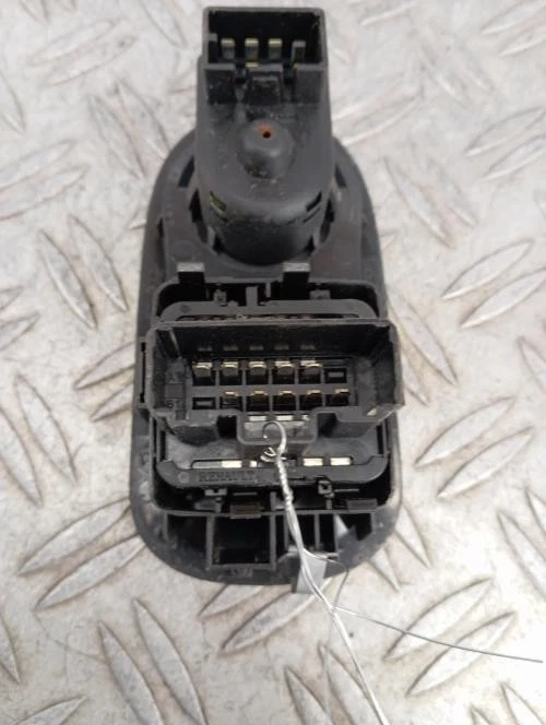 Interrupteur de leve vitre avant gauche RENAULT KANGOO 2 PHASE 1 8200476806 - Photo 3/4