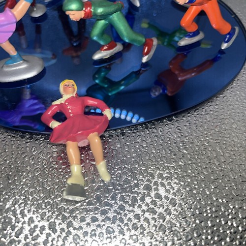 Vintage Lead Ice Skaters Lot Of 8 Colorful Heavy Figurines NOT Barclay - Picture 4 of 5