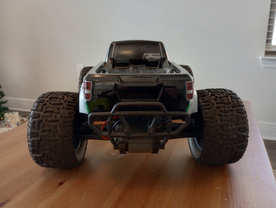 ECX Ruckus 1/10 2WD RC Monster Truck Includes Extra Body No Remote ...