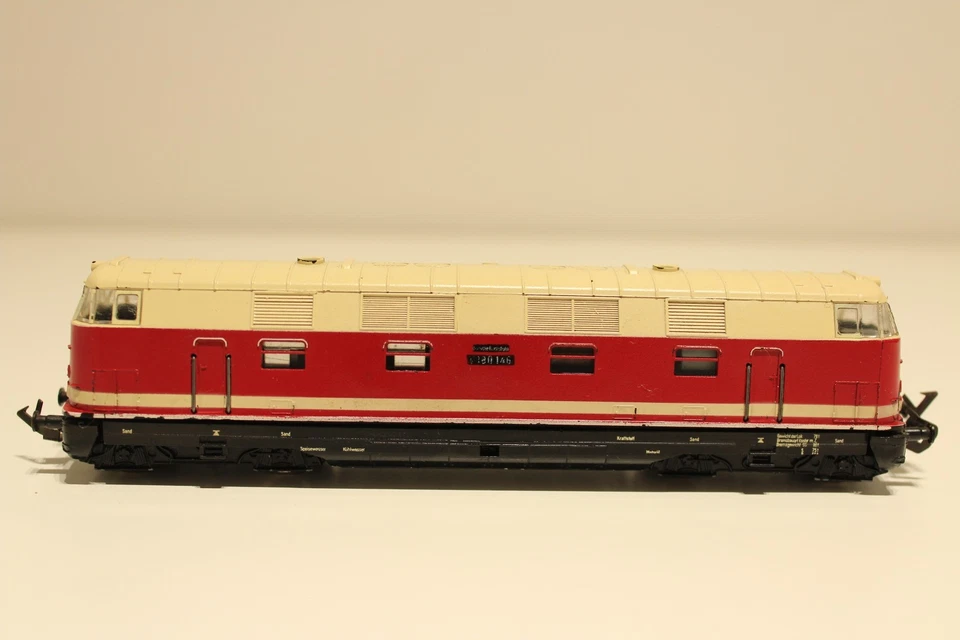 VINTAGE GERMANY PIKO TT SCALE RAIL DIESEL LOCOMOTIVE V 180 146 - Image 2 of 4