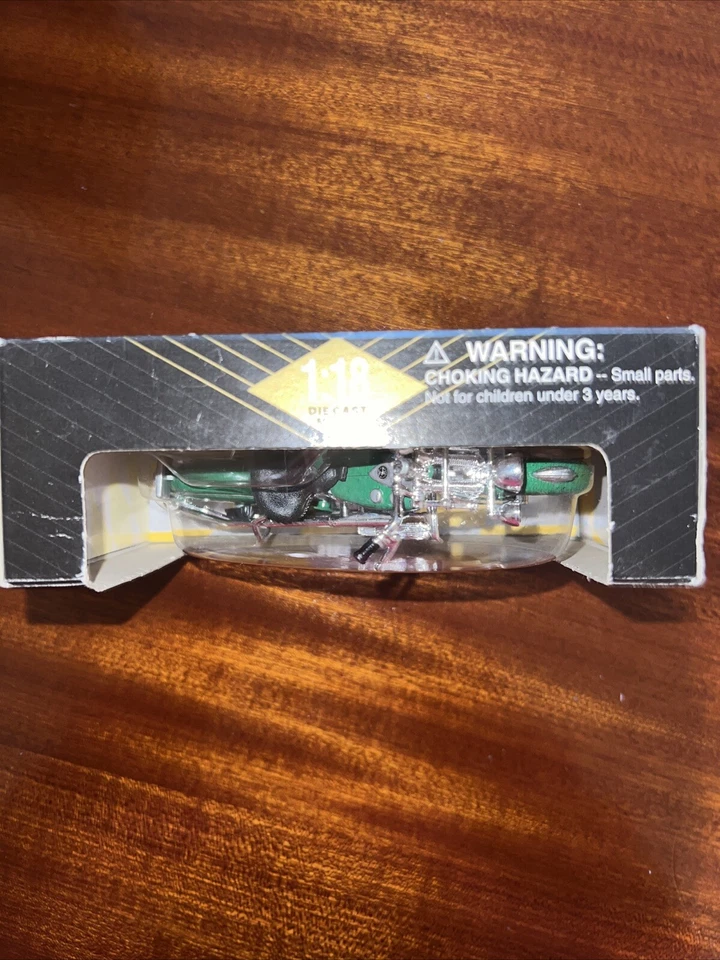 1997 Maisto Special Edition Green 1942 Indian 442 Motorcycle 1:18 - Image 3 of 4