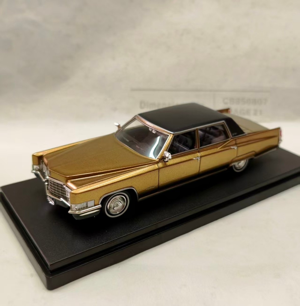 1/43 Cadillac Fleetwood Brougham 1969 Edition EXTREMELY RARE