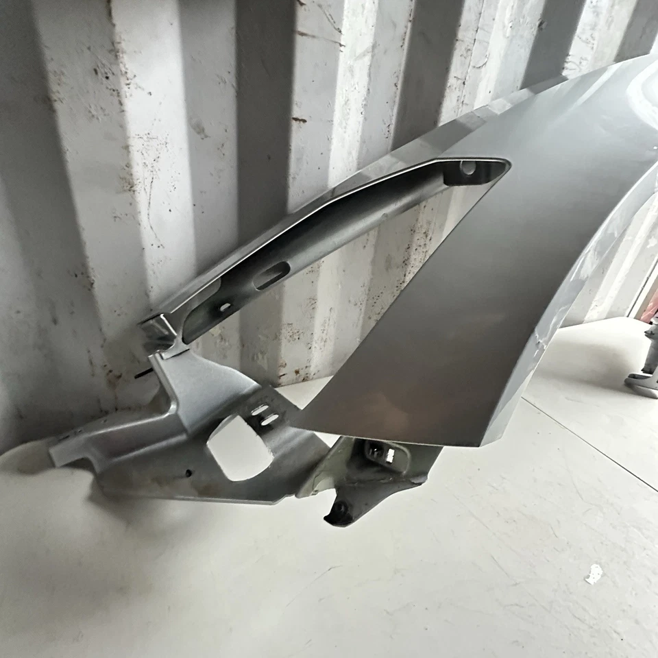 Guardabarros delantero izquierdo Chevrolet Corvette C7 Z06 Grand Sport 14-19 OEM Foto 2 de 4