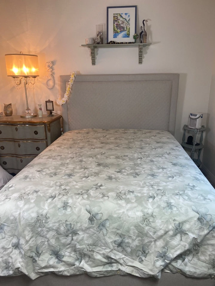 Queen Luxury Duvet Clavin Klein “Mercury flower” Sage Green Floral - Image 3 of 4